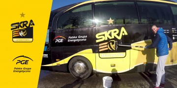 #KołoFortunyPGESkry: Milan Katić myje autobus PGE Skry!